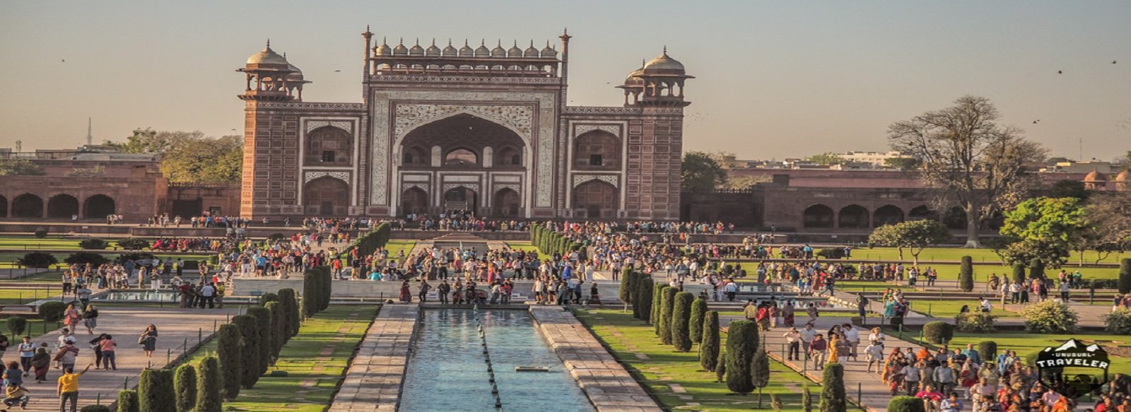 Useful Tips to Beat the Crowds at Taj Mahal